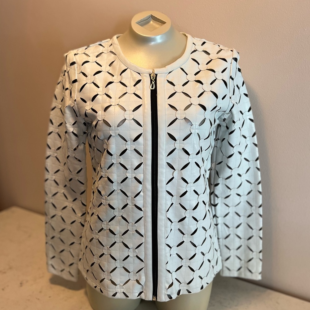 T & W White Cut Out Design Jacket Sz Small